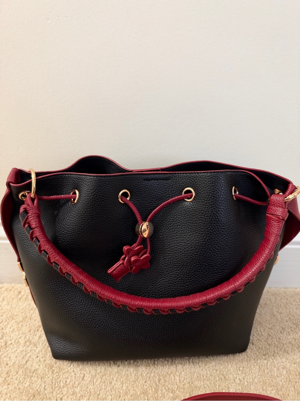 Black and Burgundy Women's Drawstring Tote Bag